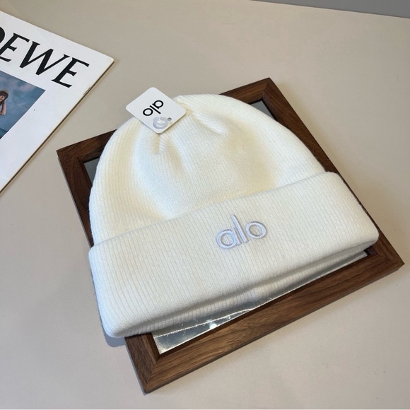 Alo White Beanie - Picture 1 of 5